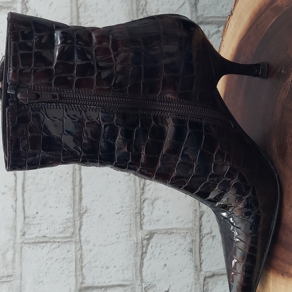 Stuart Weitzman croc embossed pointed toe patent leather ankle boots - Picture 7 of 15